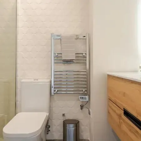Scarlet's Place Spacious 1-bed Aprt Quinta Do